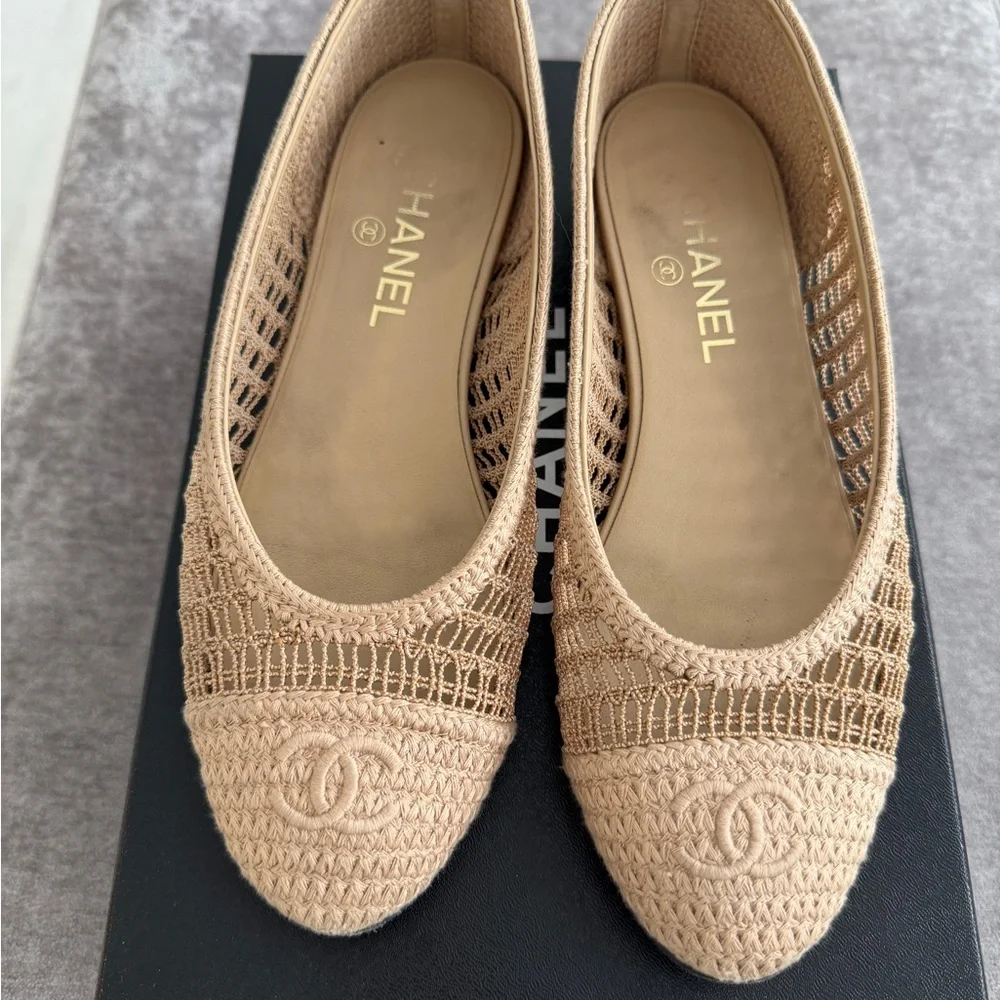 CHANEL Beige Crochet Ballet Flats - Picture 4 of 14